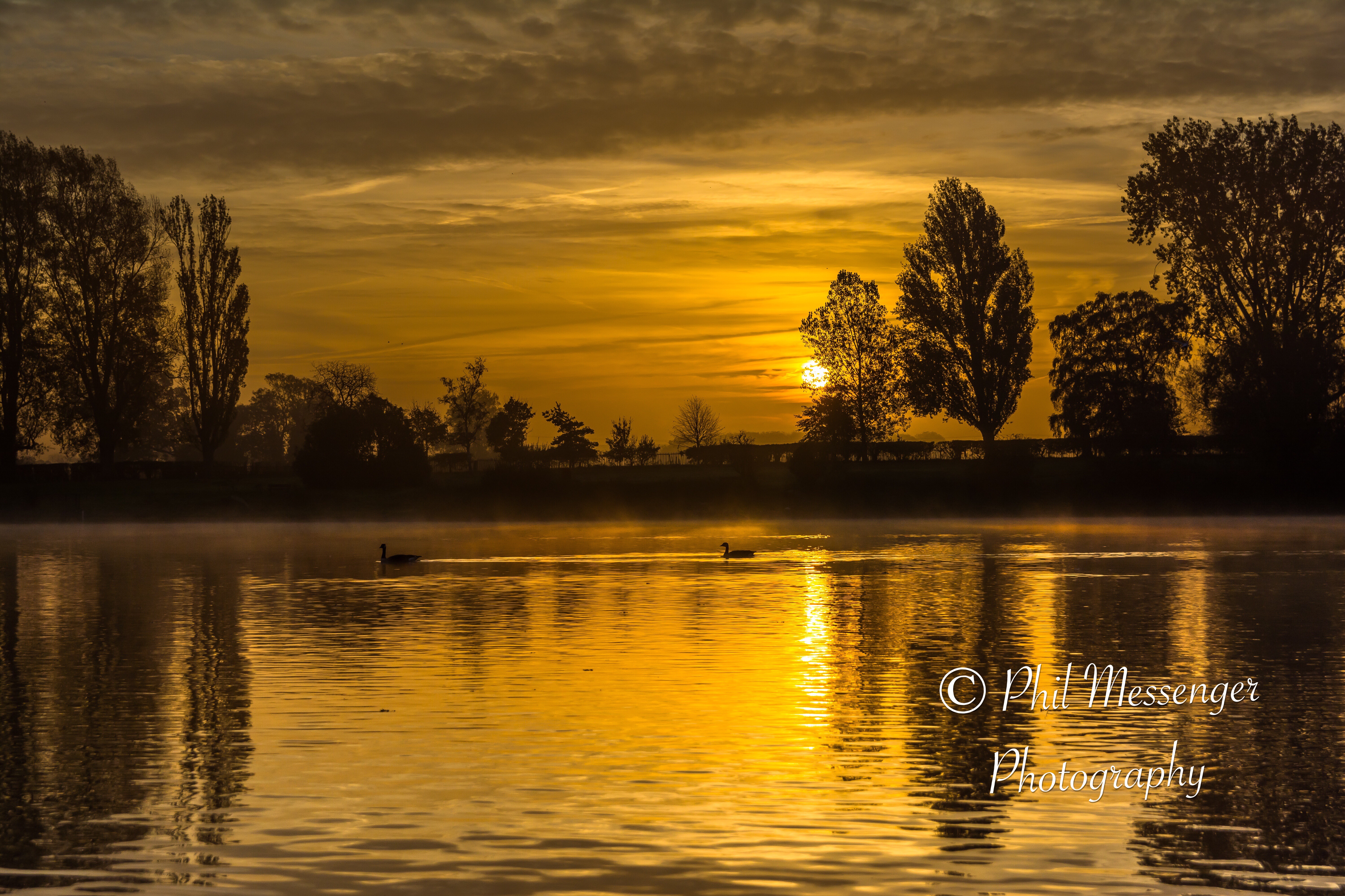 Golden sunrise at coate water, Swindon.