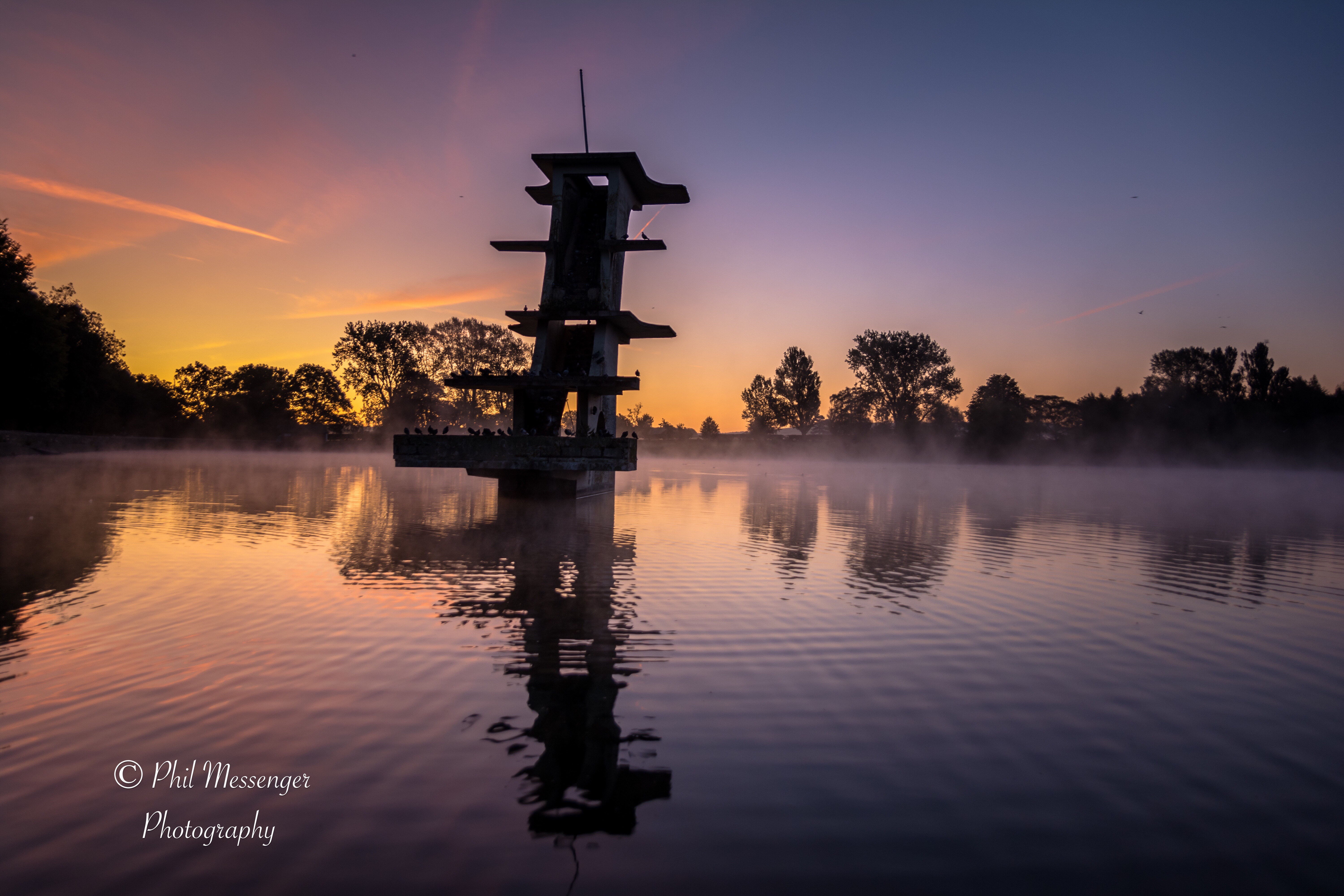 Another from my quick stop at Coate before work last Saturday, Coate Water diving board just before sunrise.
